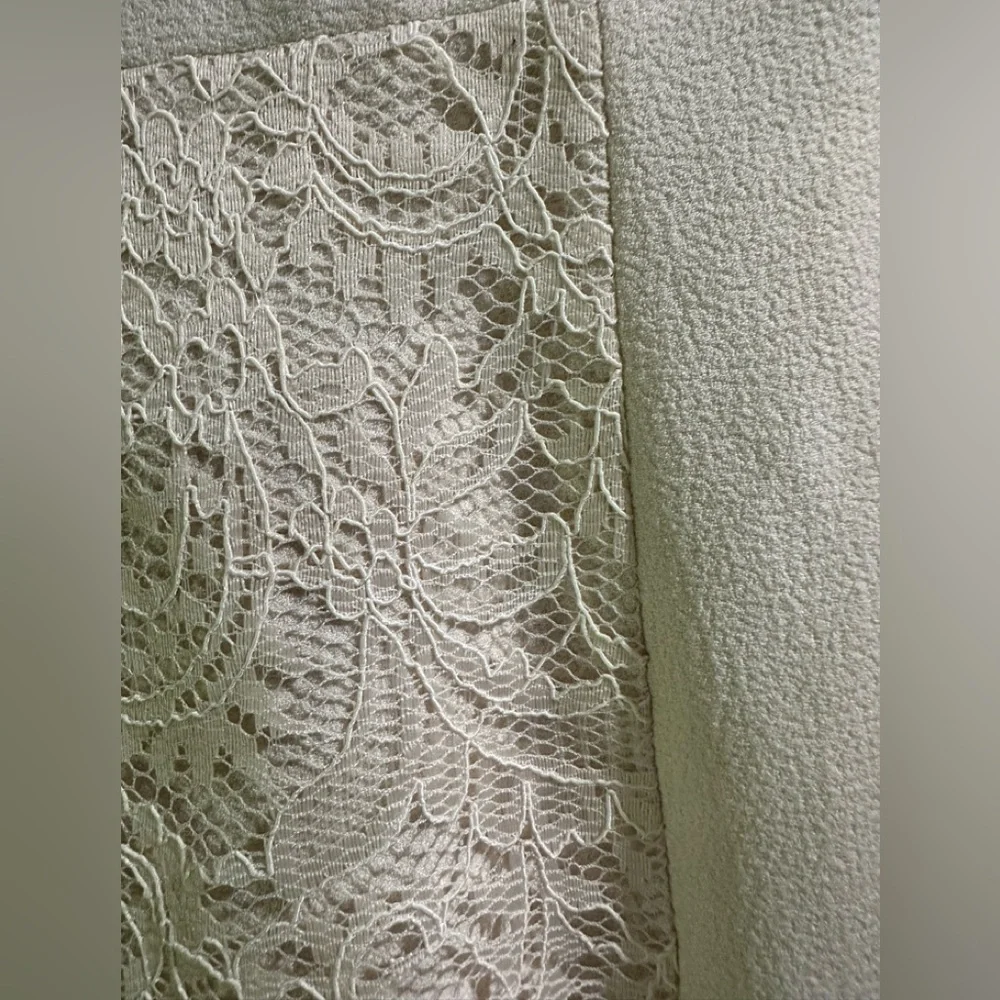 Vera Wang Cream Sleeveless Sheath Dress with V-Neck - Picture 3 of 6